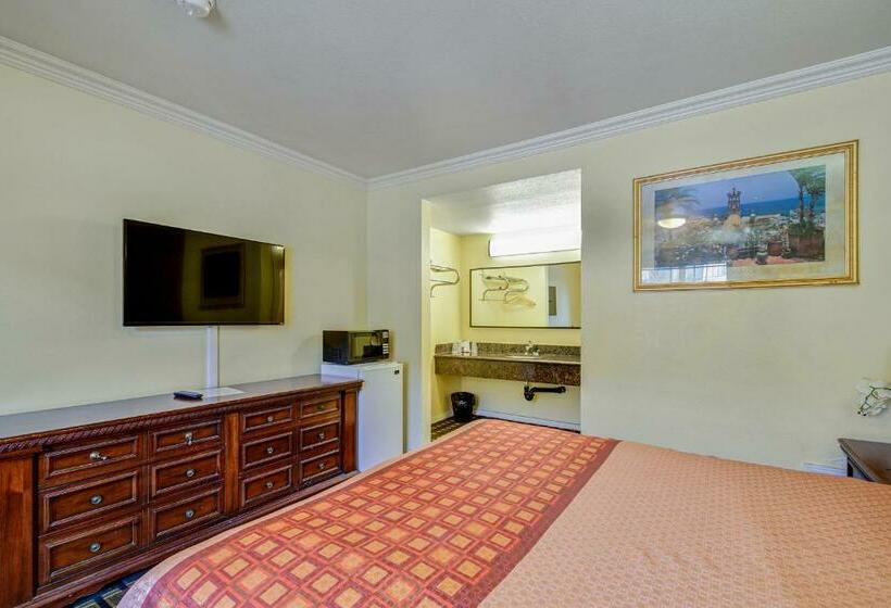 디럭스 스튜디오, Hacienda Inn