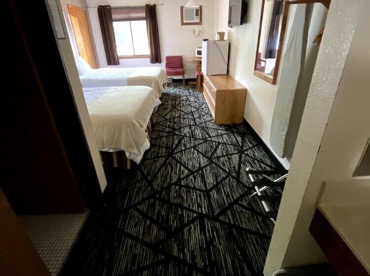 Номер Стандарт 2 Двуспальные Кровати, Woodland Inn & Suites