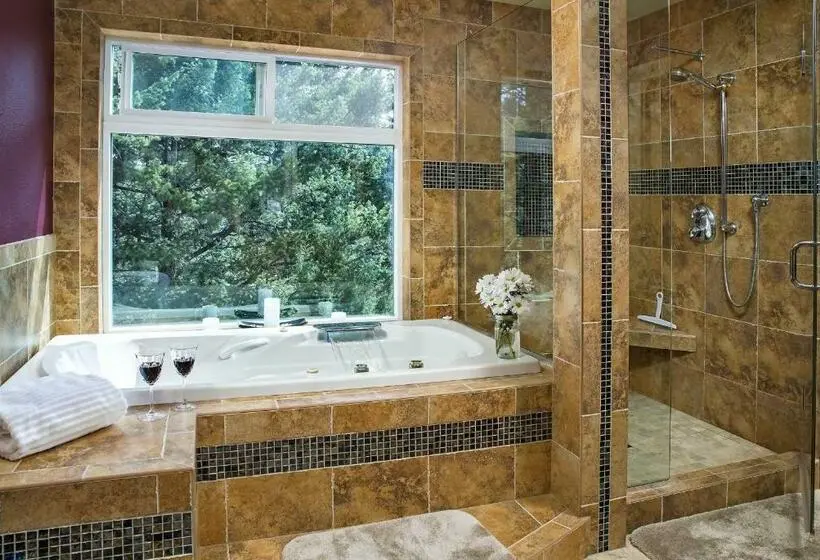Superior Kolmen Hengen Huone, Outlook Inn Bed And Breakfast