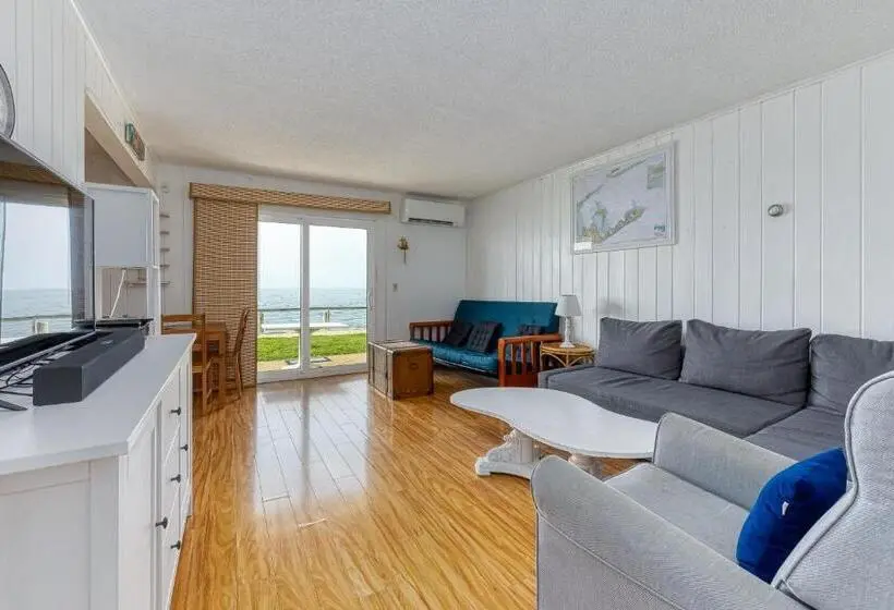 2 Bedroom Apartment Sea View