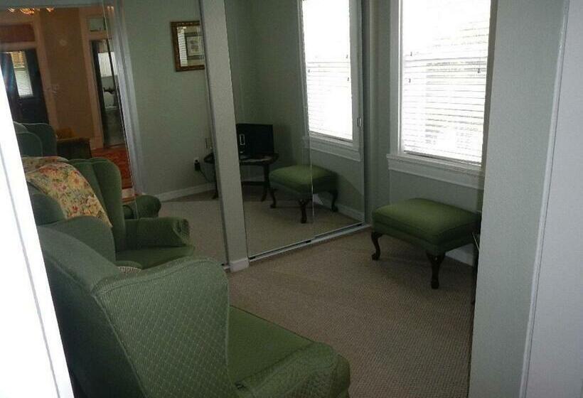 带大床的豪华间, Sandstone Street Bed And Breakfast