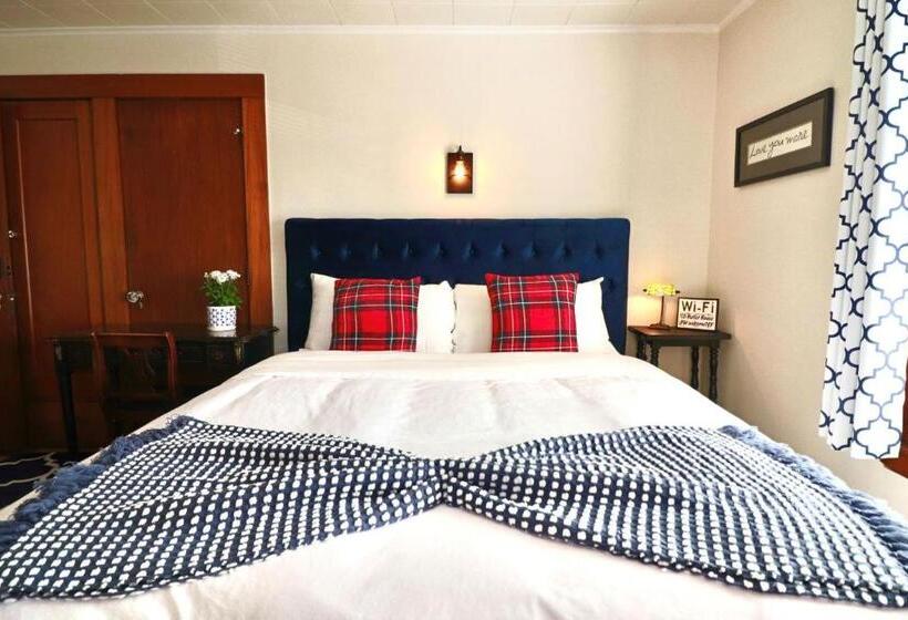 디럭스 스위트 킹 침대, The Butler House Bed & Breakfast