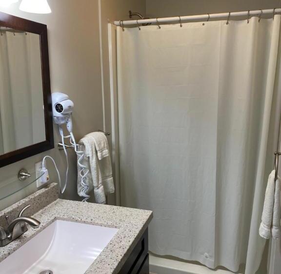 غرفة إقتصادية, The New Lantern Motel