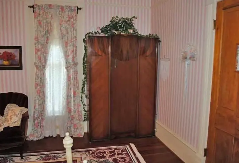 ダブルベッドのクラシックルーム, Angel Rose Bed & Breakfast