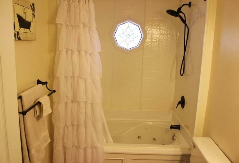 Номер Deluxe Кровать Кинг, Book Nook Inn