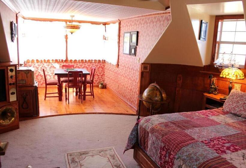 스위트 킹사이즈 침대, Book Nook Inn