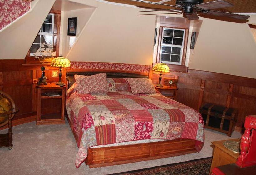 스위트 킹사이즈 침대, Book Nook Inn