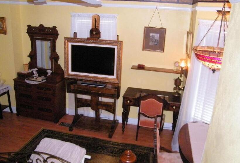 Номер Стандарт, Book Nook Inn