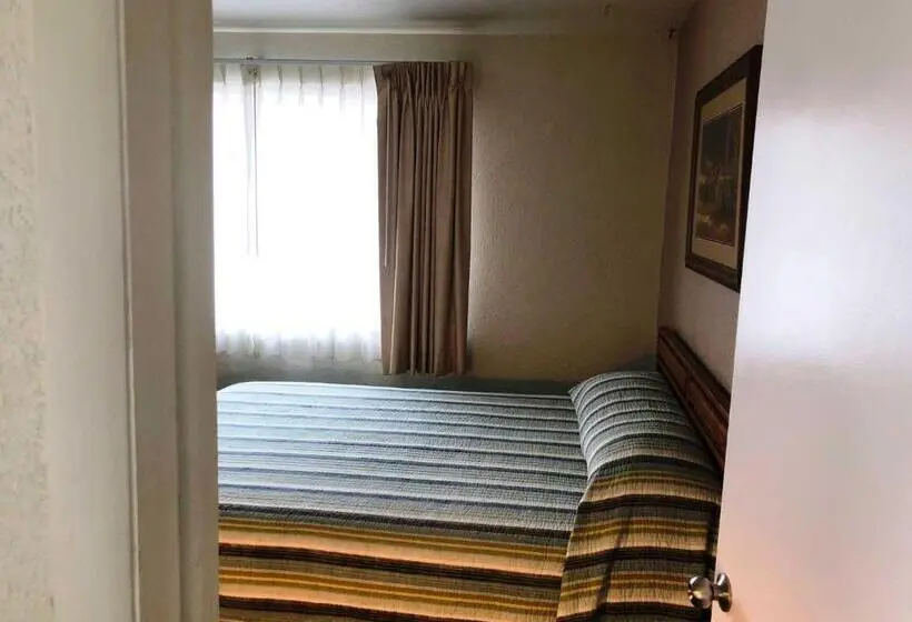 ファミリールーム, Bristlecone Motel