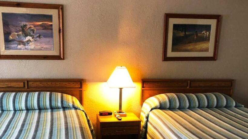 Семейный Номер, Bristlecone Motel