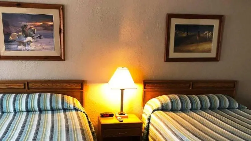 ファミリールーム, Bristlecone Motel