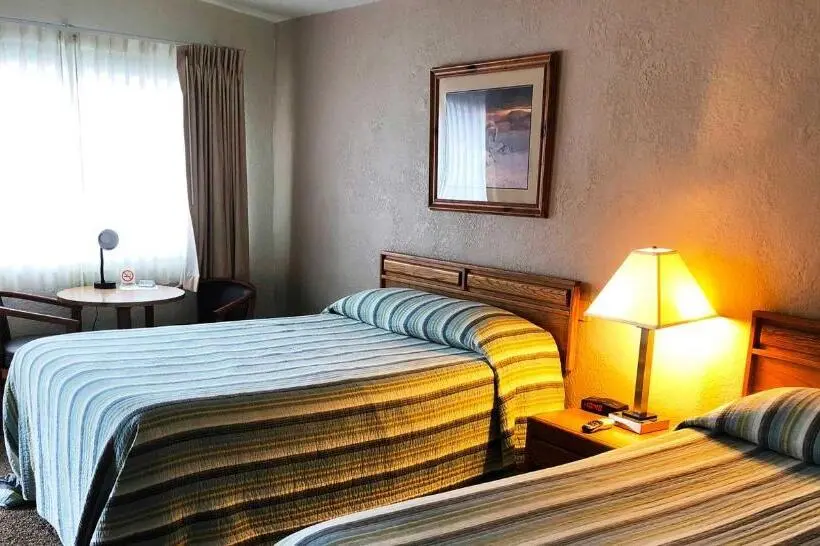ファミリールーム, Bristlecone Motel