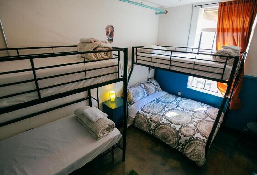 Номер Стандарт Четырехместный Совместный Санузел, Firehouse Hostel