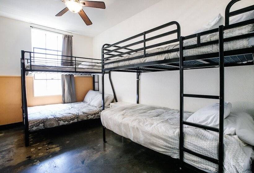 Номер Стандарт Четырехместный Совместный Санузел, Firehouse Hostel