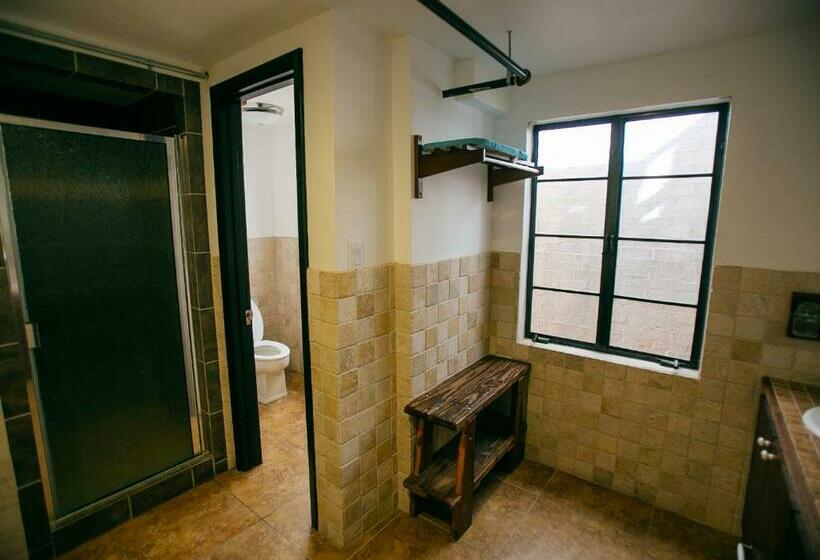 Пентхаус Люкс, Firehouse Hostel