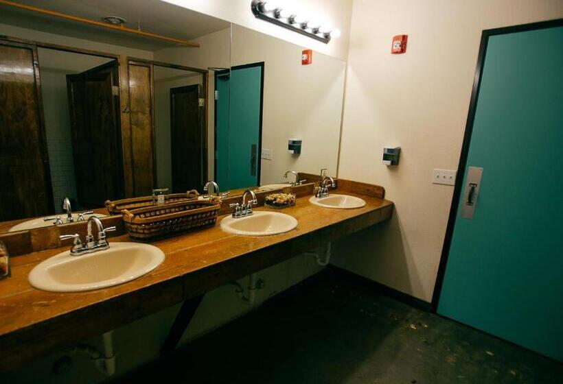 Номер Стандарт Четырехместный Совместный Санузел, Firehouse Hostel