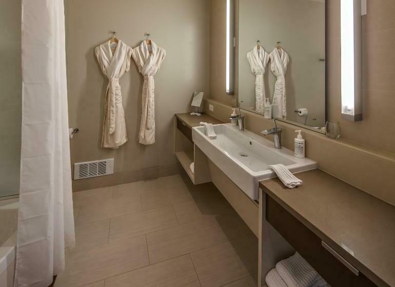 غرفة ديلوكس سرير كينج, Island Inn At 123 West