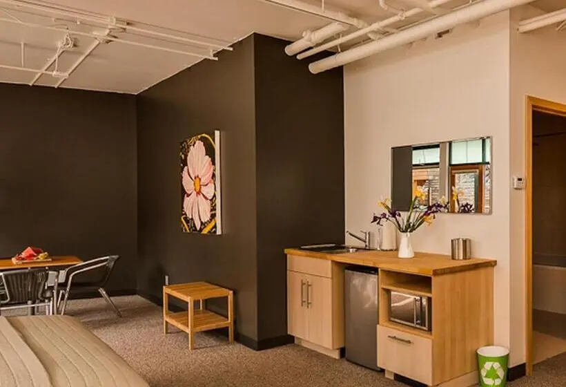 Standard-studio, Island Inn At 123 West