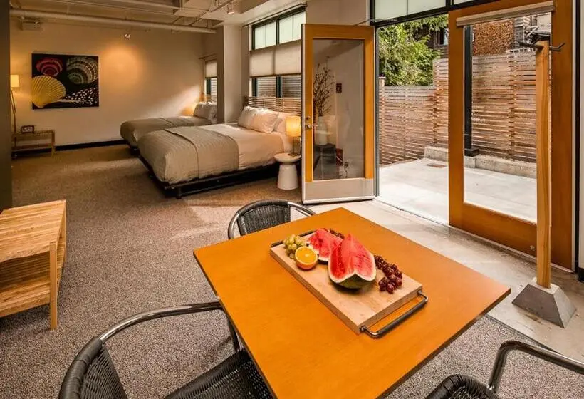 Standard-studio, Island Inn At 123 West