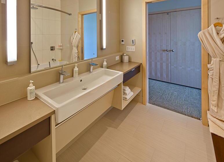 غرفة ديلوكس سرير كينج, Island Inn At 123 West