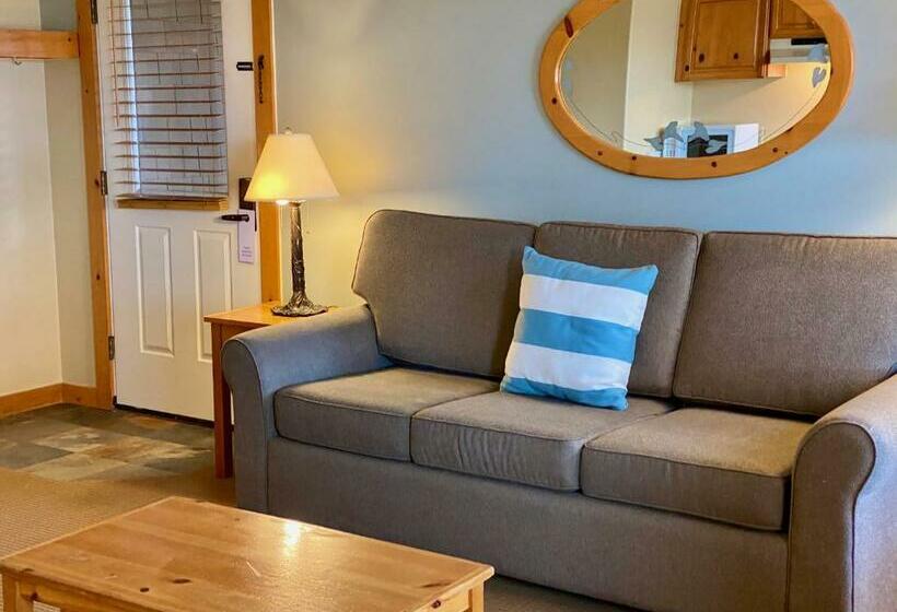 جناح, Lighthouse Inn