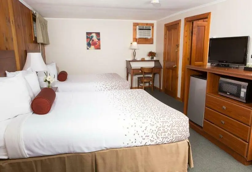 デラックスルーム, Knotty Pine Motel