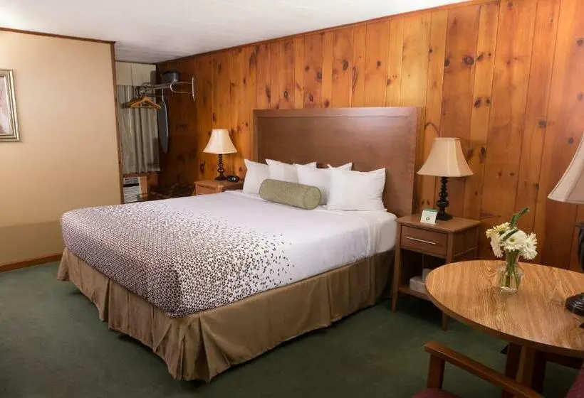 キングサイズベッドのデラックスルーム, Knotty Pine Motel