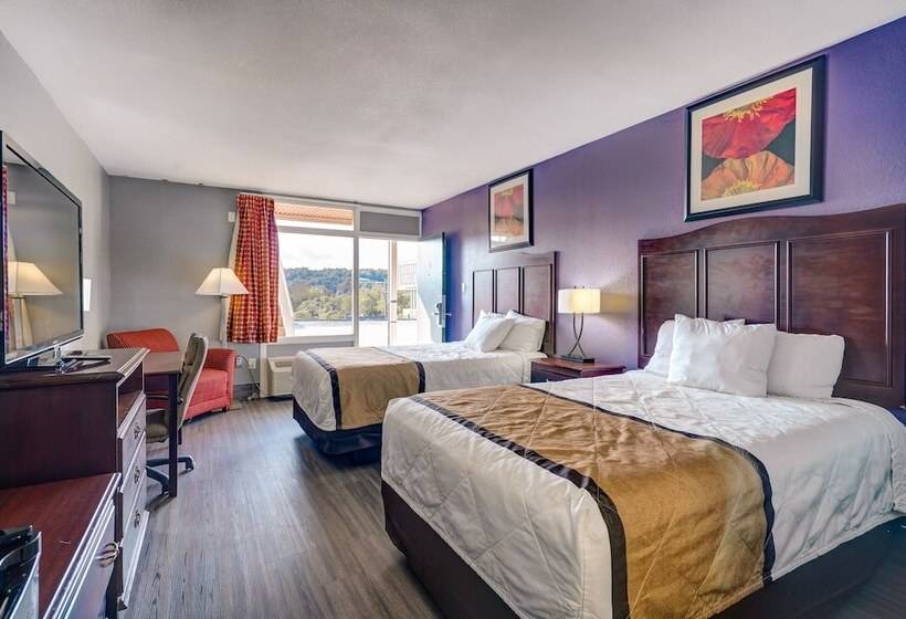 Номер Стандарт 2 Двуспальные Кровати, Budget Inn Top Of Ellijay