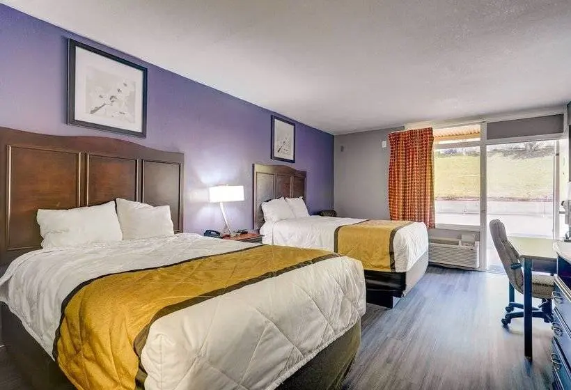 ２ダブルベッドのスタンダードルーム, Budget Inn Top Of Ellijay