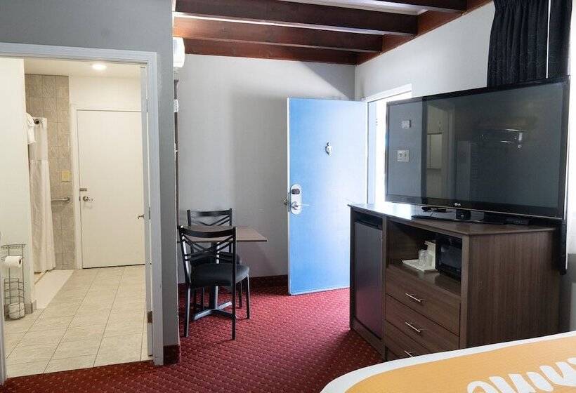 غرفه قياسيه سريرين مزدوجين, Budget Lodge