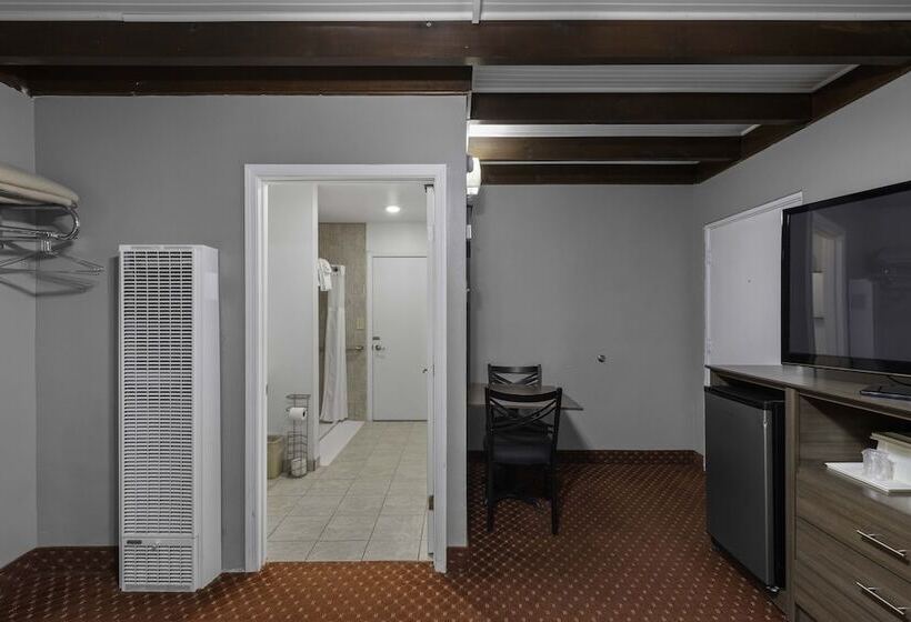 غرفه قياسيه سريرين مزدوجين, Budget Lodge