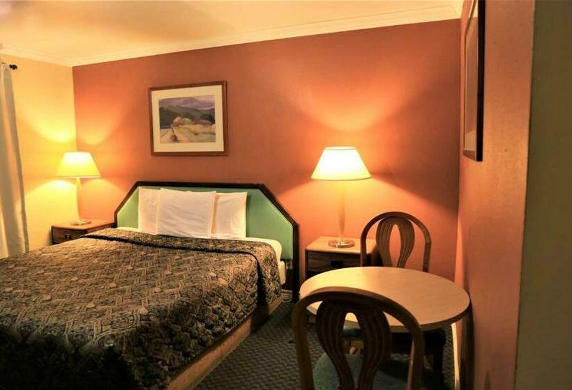 דירת חדר, Esquire Inn