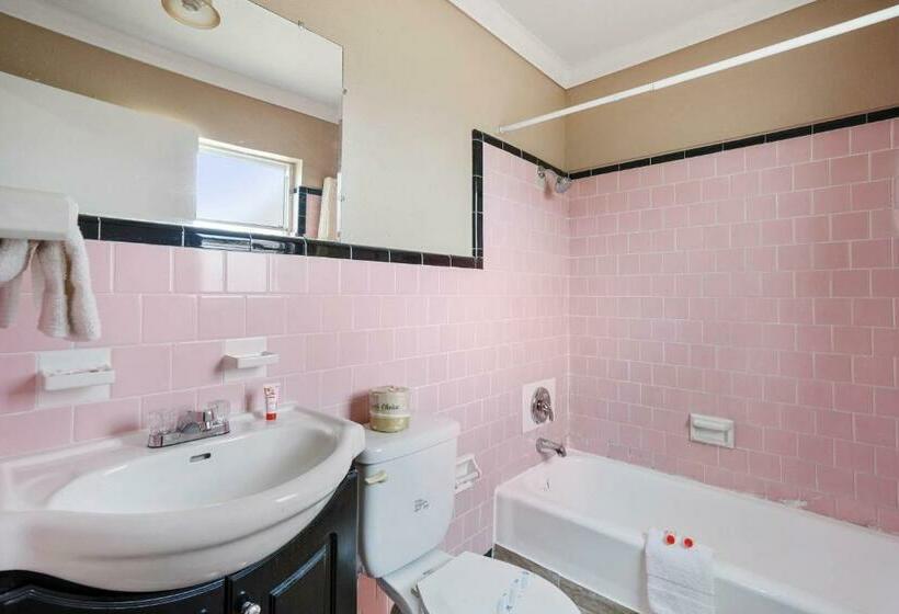 غرفة قياسية سرير كينج, Esquire Inn