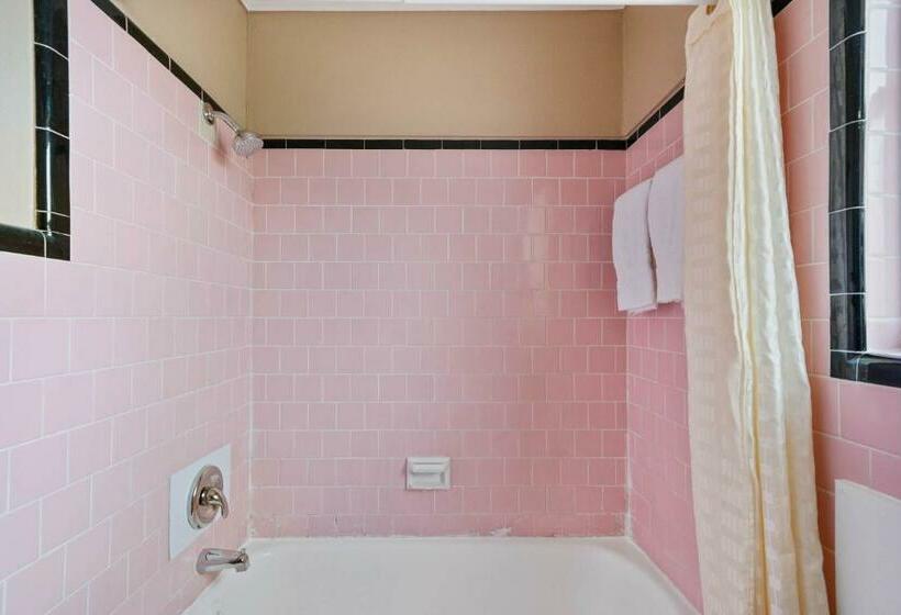 غرفة قياسية سرير كينج, Esquire Inn