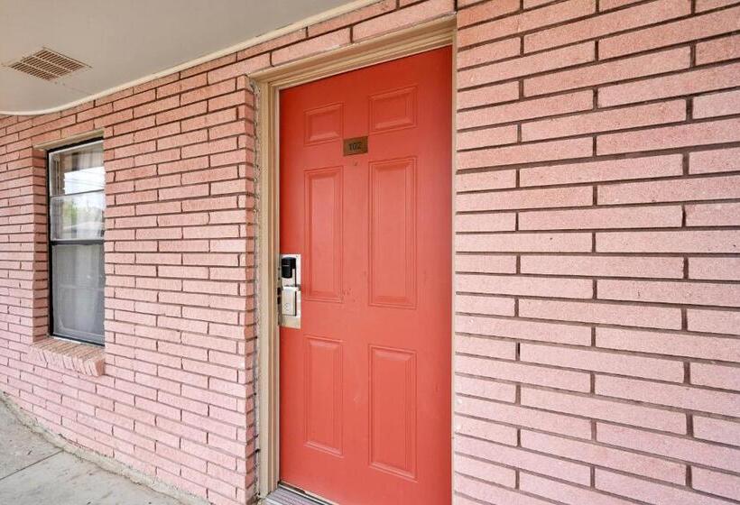 غرفة ديلوكس سرير كينج, Esquire Inn