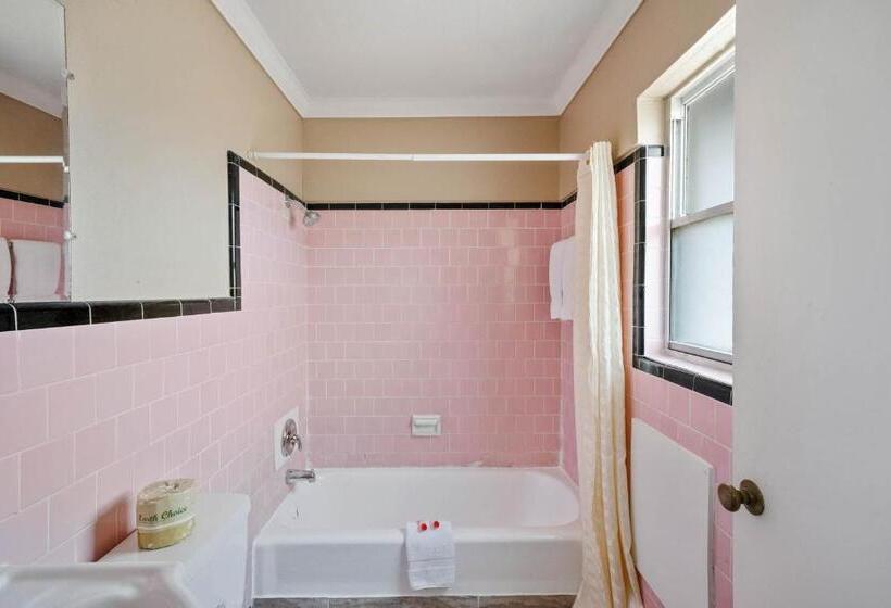 غرفة ديلوكس سرير كينج, Esquire Inn