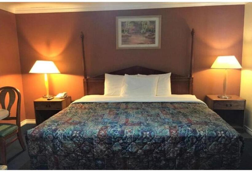 شقة غرفة واحدة, Esquire Inn