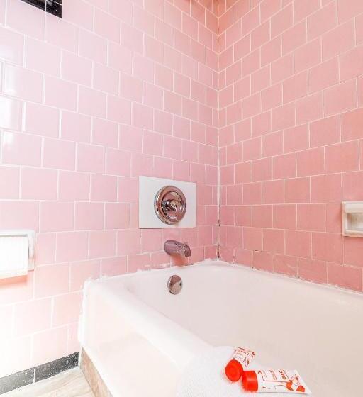 غرفة قياسية سرير كينج, Esquire Inn