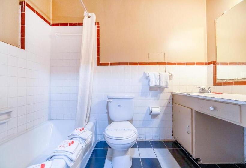 غرفة قياسية, Esquire Inn