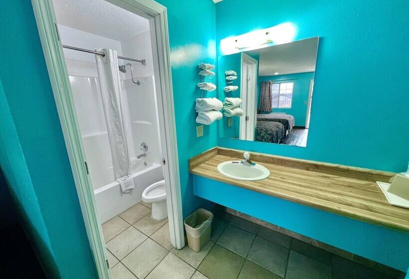 디럭스 룸, Razorback Inn