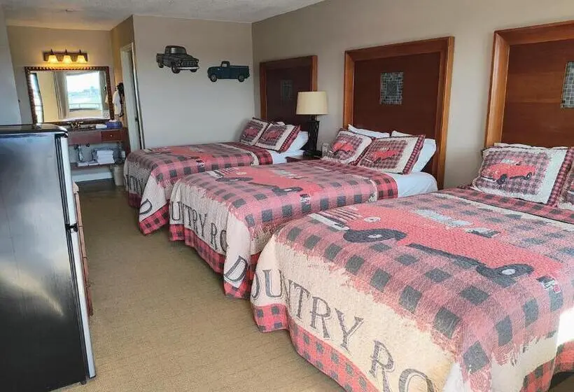 Economy Triple Room, The Lodge At Russell   Russell Inn