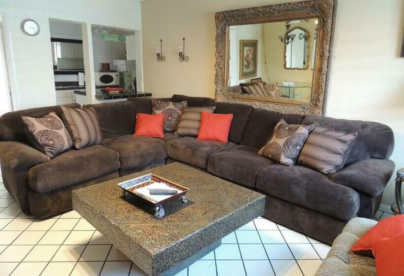 キングサイズベッドのスイートルーム, Casa Larrea Inn