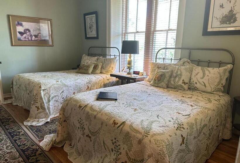 سوییت لوکس, The Blenman Inn