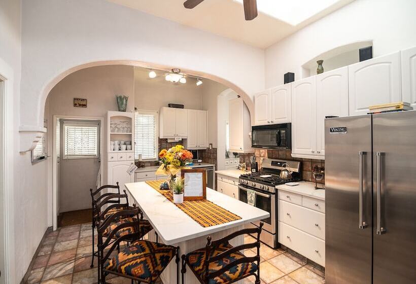 اتاق سوپریور, The Blenman Inn