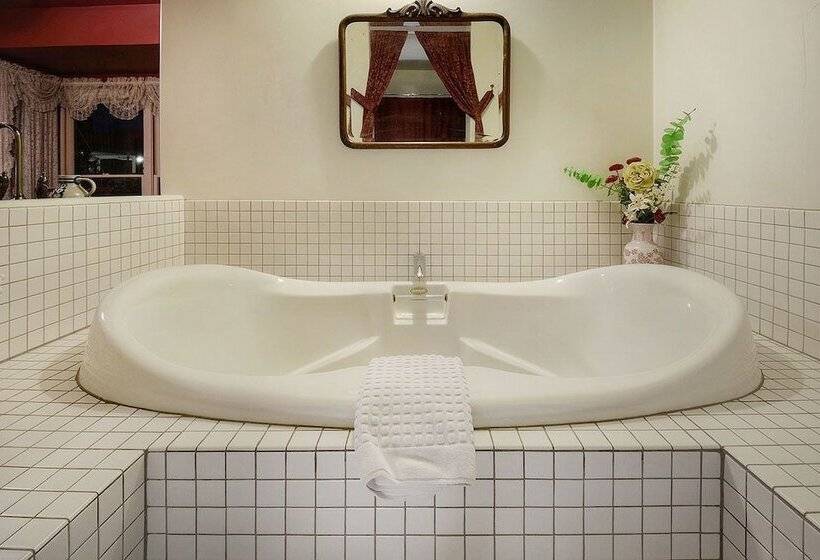 سوییت لوکس, The Blenman Inn