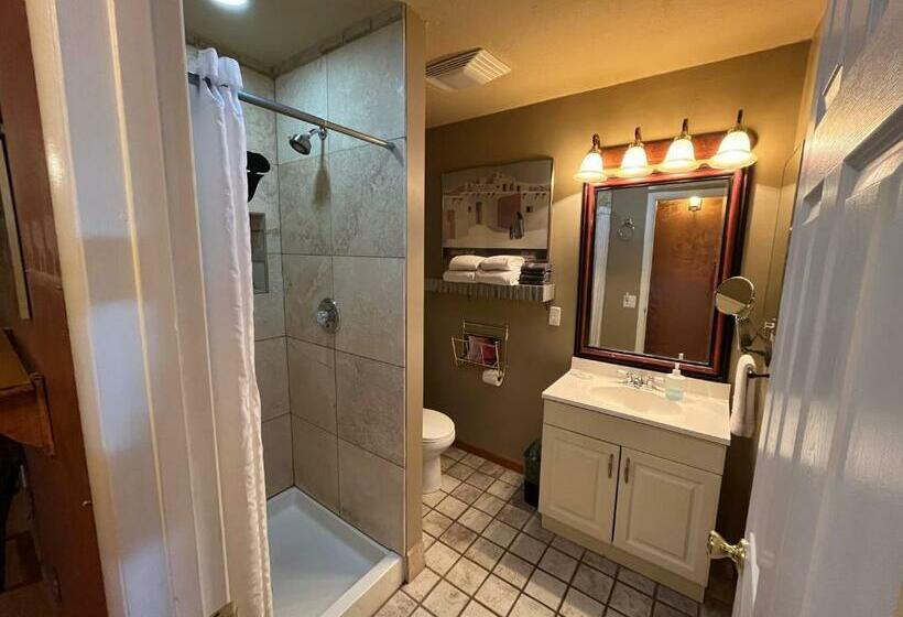 带2个卧室的套房, Dumplin Patch Bed & Breakfast