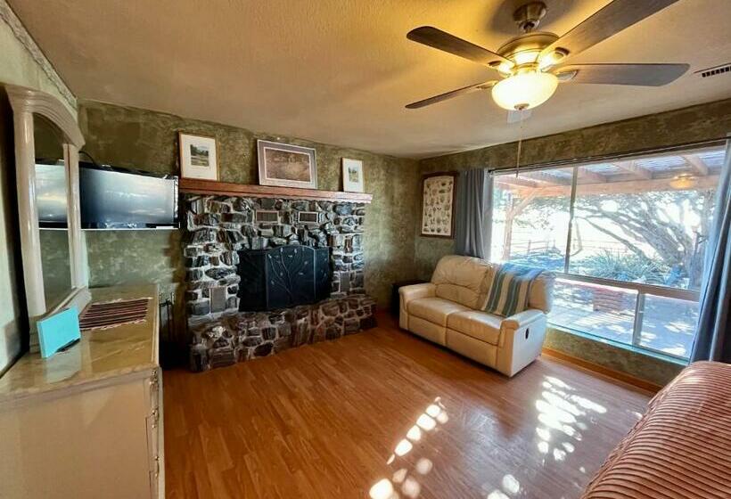 带2个卧室的套房, Dumplin Patch Bed & Breakfast