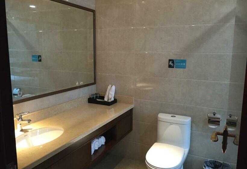 컴포트 룸, Milton