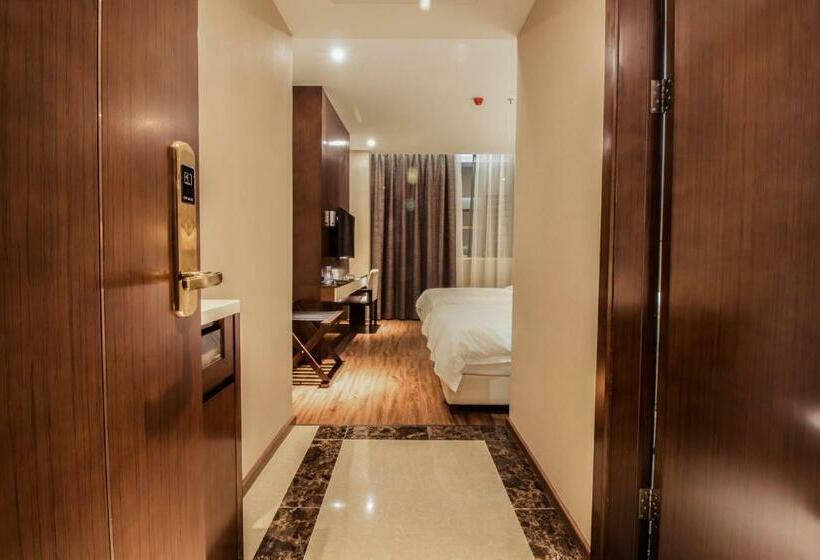 컴포트 룸, Milton