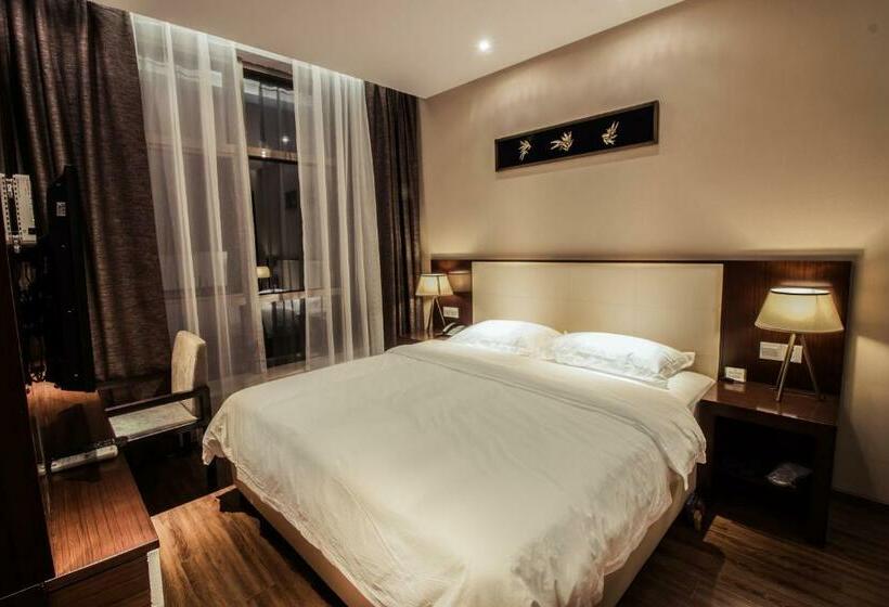 컴포트 룸, Milton